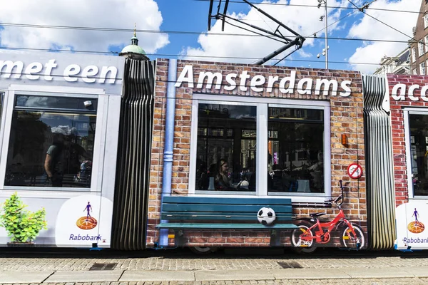 Amsterdam September 2018 Tram Met Passagiers Het Oude Historische Centrum — Stockfoto