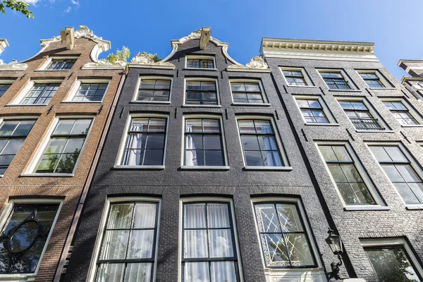Fasáda Starých Tradičně Nakloněných Domů Starém Městě Amsterdam Nizozemsko — Stock fotografie