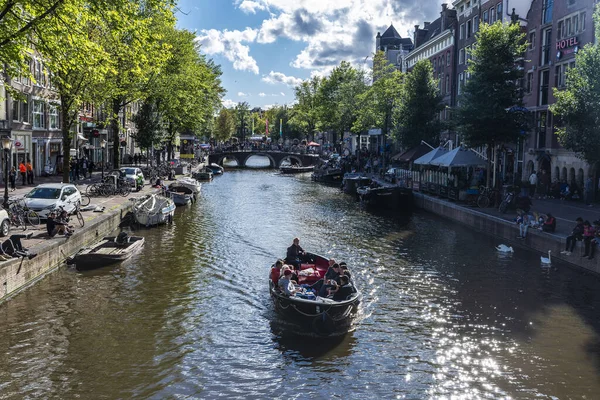 Amsterdam Netherlands September 2018 Canal People Boat Sailing Old Town — Stock Photo, Image