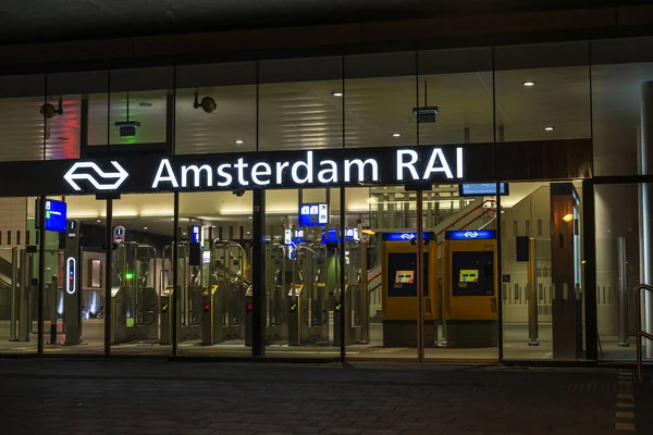 Амстердам Нидерланды Сентября 2018 Года Ночью Амстердаме Нидерланды Входа Станцию — стоковое фото