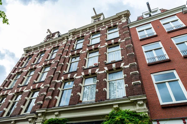 Hollanda Nın Eski Amsterdam Kentindeki Eski Klasik Evlerin Cephesi — Stok fotoğraf
