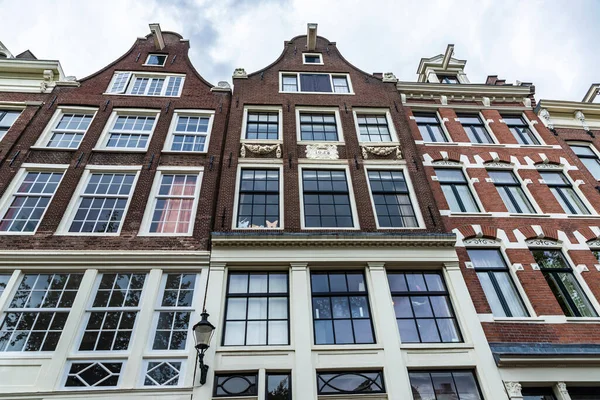 Facade Old Traditional Leaning Houses Old Town Amsterdam Netherlands — Stock Photo, Image