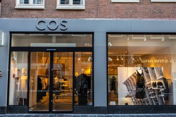 Амстердам Нидерланды Сентября 2018 Года Фасад Магазина Одежды Cos Центре — стоковое фото