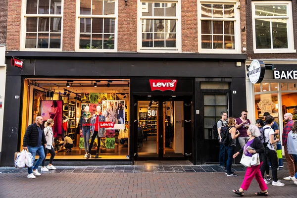 Amsterdam Nizozemsko Září 2018 Fasáda Obchodu Oděvy Levis Lidmi Centru — Stock fotografie