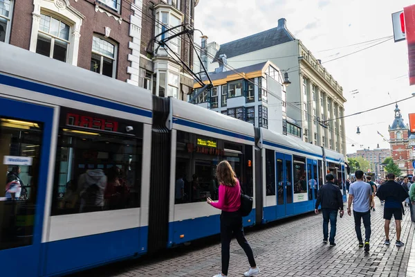 Amsterdam Pays Bas Septembre 2018 Tramway Circule Les Gens Marchent — Photo