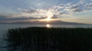 Gölde gün batımı, Dron görüntüleri.