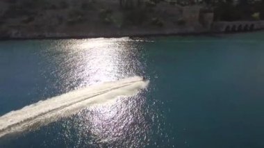 Jet ski ile deniz köpüğü yapmak