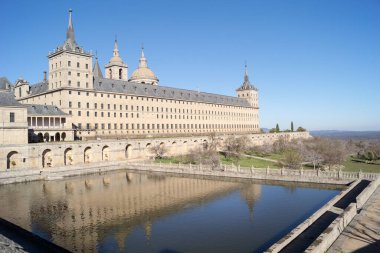 Madrid 'deki El Escorial Manastırı' nın kışın manzarası