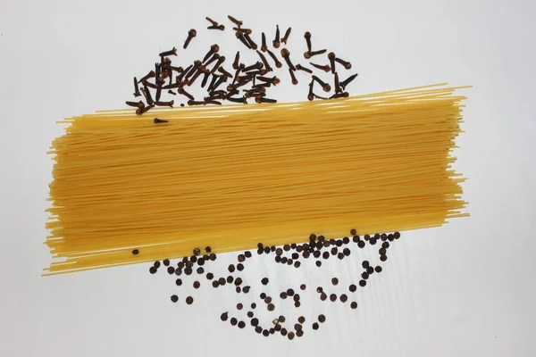 Espaguetis Italianos Con Especias Clavo Olor Guisantes Negros Espaguetis Clásicos —  Fotos de Stock