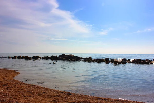 Mar Rochas Uma Praia Com Vista Para Pedras Mar Mar — Fotografia de Stock