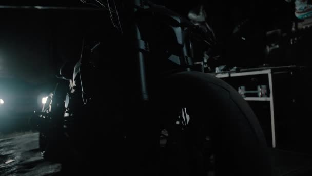 Schwarzes Motorrad Silhouette in Garage Ghostbike 2 — Stockvideo