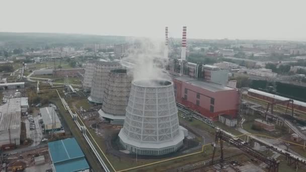 Torres de enfriamiento vista aérea, área industrial 01 — Vídeo de stock