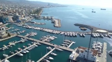 Limasol, Kıbrıs 2019 'daki yeni evlerin havadan görünüşü