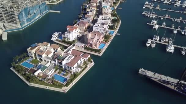 Flygfoto över de nya husen i marinan, Limassol, Cypern 2019 — Stockvideo