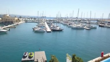 Limasol marina villasından havalan ve Kıbrıs 'taki yatların manzarası