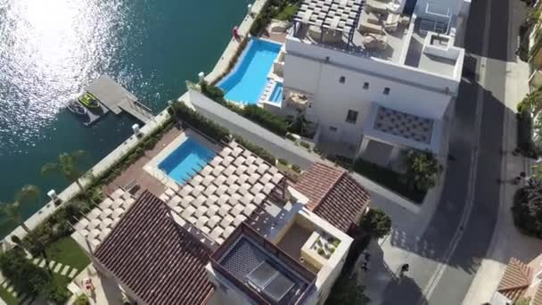 Vista aérea de las nuevas casas en marina, Limassol, Chipre — Vídeos de Stock