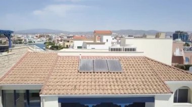 Limasol, Kıbrıs 2019 'daki yeni evlerin havadan görünüşü