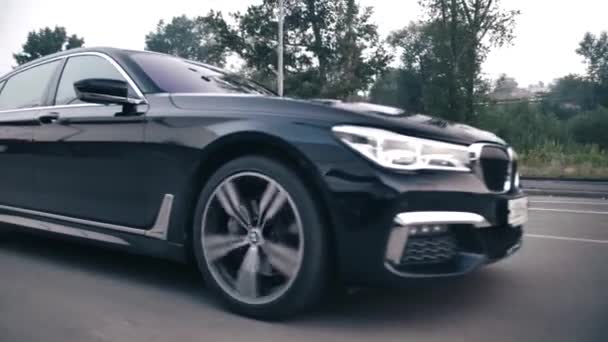 TOMSK, RUSSIA - July 26, 2019: Girl driving a BMW 7 Series — Stock videók