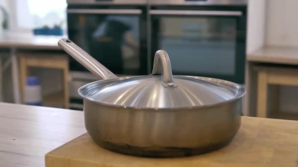 Pan with a lid on the table rotation camera — Stock Video