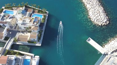 Limasol, Kıbrıs 2019 'daki yeni evlerin havadan görünüşü