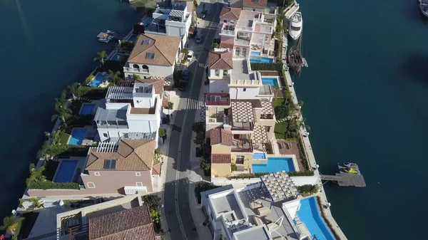 Limasol, Kıbrıs 2019 'daki yeni evlerin havadan görünüşü