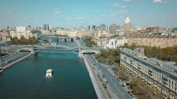 The bridge of Bogdan Khmelnitsky Moscow drone view — Stock Video