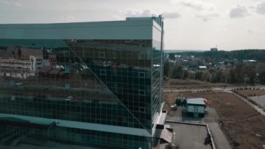 Yazın cam iş merkezi manzarası, müstakil bina