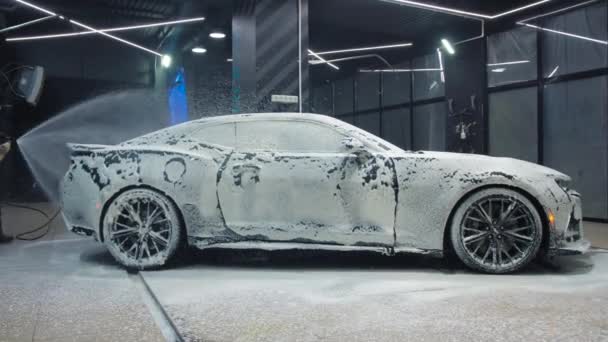 TOMSK, RUSSIA - March 30, 2020: Chevrolet Camaro ZL1 the Exorcist cover the soapy solution — Stock Video