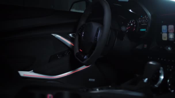 TOMSK, RUSLAND - 30 maart 2020: Chevrolet Camaro ZL1 het Exorcistische interieur — Stockvideo