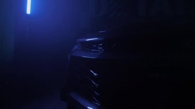 TOMSK, RUSSIA - 30 Mart 2020: Chevrolet Camaro ZL1 Karanlıktaki Şeytan Çıkarıcı