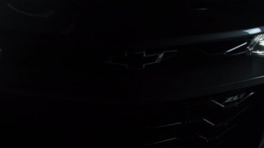 TOMSK, RUSSIA - 30 Mart 2020: Chevrolet Camaro ZL1 the Exorcist namlu silueti