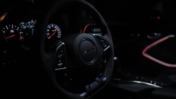 TOMSK, RUSSIA - 30 Mart 2020: Chevrolet Camaro ZL1 Şeytan çıkarıcı iç mimari
