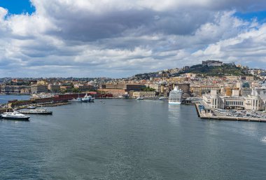 Napoli Limanı, deniz üssü, deniz istasyonu ve deniz manzaralı.