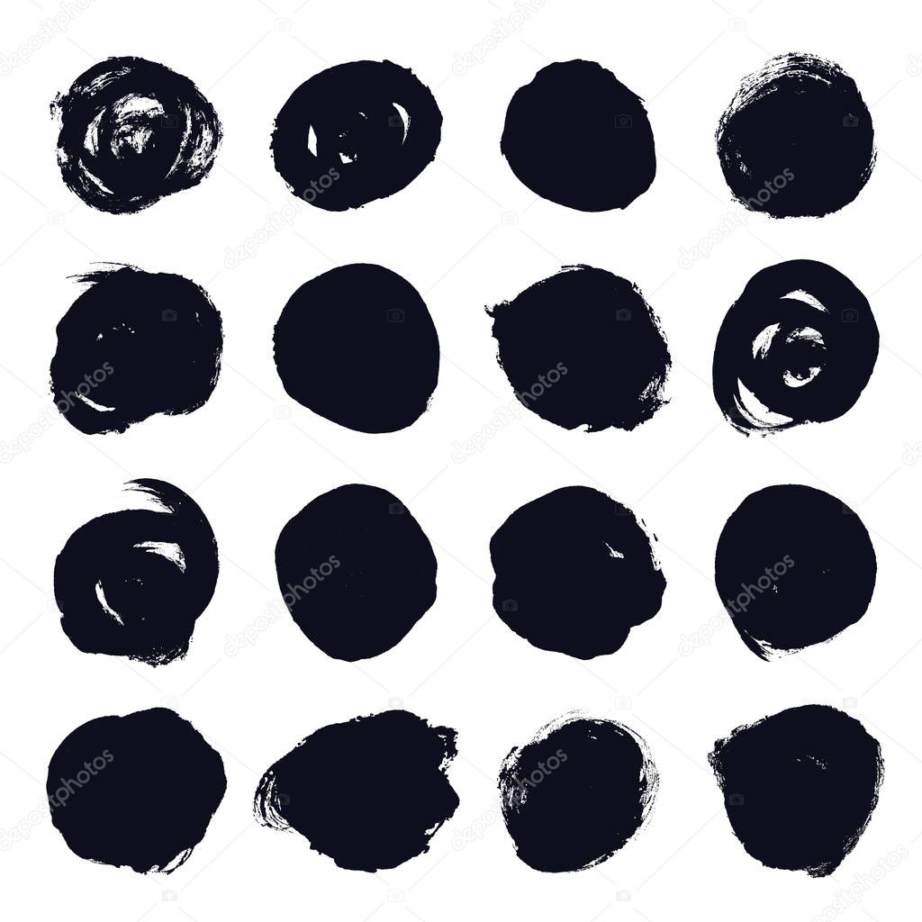 Set of hand drawn grunge black circle