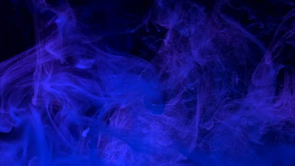 Phantomblauer Abstrakter Raumhintergrund Blaue Aquarellfarbe Wasser Mächtige Farbexplosion Auf Schwarzem — Stockvideo