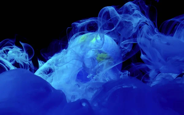 Ecologia e meio ambiente. Planeta Terra em névoa azul no espaço . — Fotografia de Stock