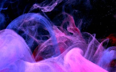 Siyah zemin üzerinde mavi, beyaz ve kırmızı suluboya mürekkep