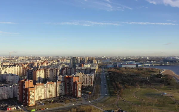 Widok z lotu ptaka na miasto i park 300-lecia Sankt Petersburga — Zdjęcie stockowe