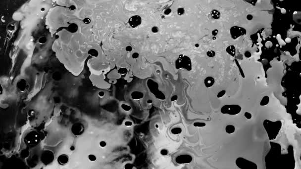Schwarz Weiße Aquarellfarbe Ölwasser Cooler Trend Bildschirmschoner Abstrakter Trend — Stockvideo