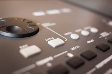 Elektronik müzik klavye için kontrol düğmeleri