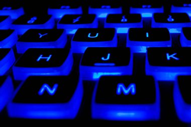 Işık düğmeleri ile klavye