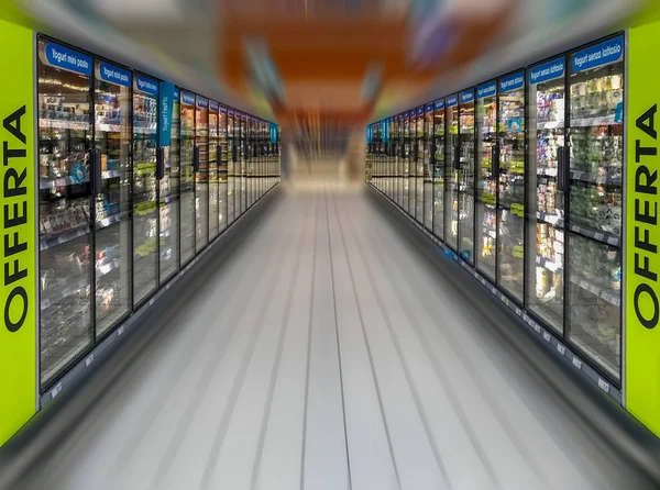 Супермаркет морозильник — стокове фото