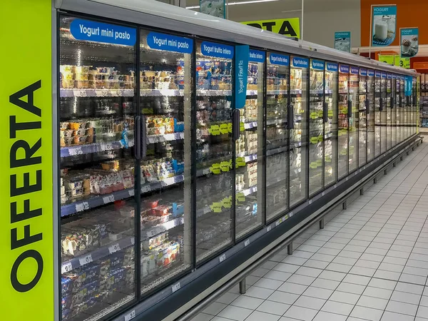 Supermarkt vriezer Rechtenvrije Stockafbeeldingen