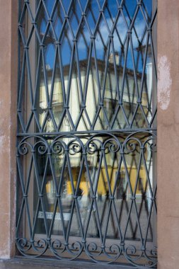 pencere yansıması ile