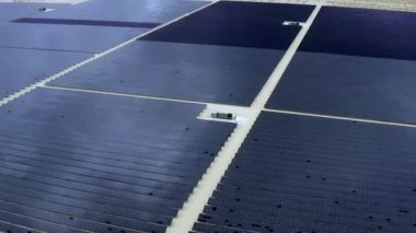 Ivanpah Güneş Enerjisi Tesisi Mojave Çölü 'nde yoğunlaştırılmış güneş termal gezegeni.