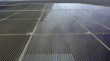 İvanpah Güneş Sistemi Elektrik Çiftliği, Mojave California