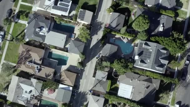 Вид с высоты птичьего полета, пригород Ван-Найс в Лос-Анджелесе, Калифорния — стоковое видео
