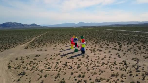 Luftaufnahme, Sieben magische Berge in der Wüste bei Las Vegas — Stockvideo