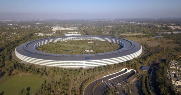 Edificio corporativo aéreo de Apple Park, nave espacial, sede de Apple Inc. — Vídeo de stock