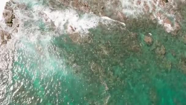 Aerial birds eye view coastal ocean foaming splashing waves on coastline rock — Stock Video